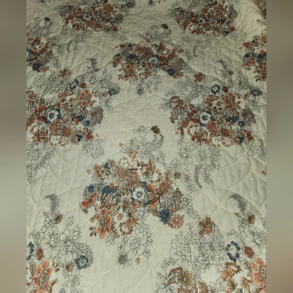 Vintage 1970s “Victorian Bouquet” by Tastemaker  Quilted Comforter J.P. Stevens